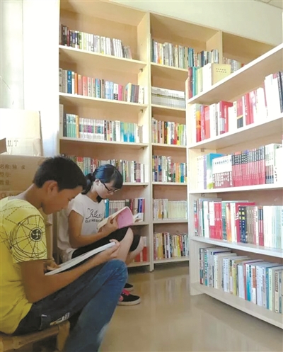 山里娃的夏日书香 返乡青年众筹建馆记